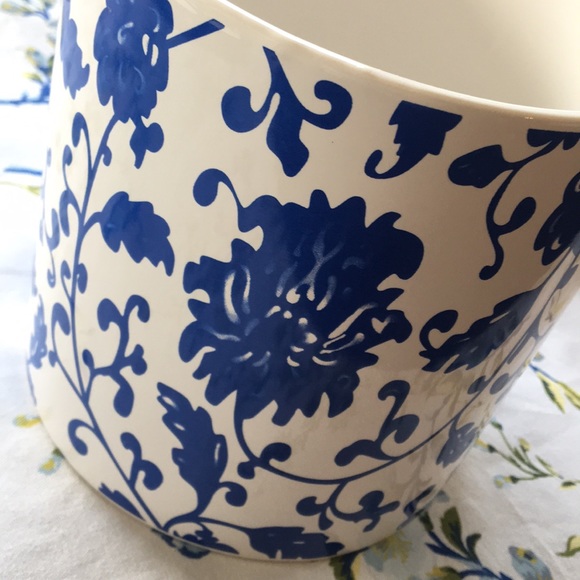 Blue & White Floral Ceramic Flower Planter Crock - Picture 5 of 7